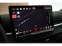 Volkswagen T-Roc 1.5 eTsi 150pk DSG R-Line First Edition Panoramadak Trekhaak Camera Stoelverwarming Keyless Virtual Cockpit Navigatie