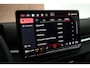 Volkswagen T-Roc 1.5 eTsi 150pk DSG R-Line First Edition Panoramadak Trekhaak Camera Stoelverwarming Keyless Virtual Cockpit Navigatie
