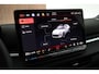 Volkswagen T-Roc 1.5 eTsi 150pk DSG R-Line First Edition Panoramadak Trekhaak Camera Stoelverwarming Keyless Virtual Cockpit Navigatie