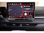 Volkswagen T-Roc 1.5 eTsi 150pk DSG R-Line First Edition Panoramadak Trekhaak Camera Stoelverwarming Keyless Virtual Cockpit Navigatie