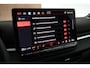 Volkswagen T-Roc 1.5 eTsi 150pk DSG R-Line First Edition Panoramadak Trekhaak Camera Stoelverwarming Keyless Virtual Cockpit Navigatie