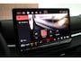 Volkswagen T-Roc 1.5 eTsi 150pk DSG R-Line First Edition Panoramadak Trekhaak Camera Stoelverwarming Keyless Virtual Cockpit Navigatie