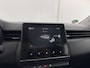 Renault Clio 1.6 E-Tech Hybrid 145 Equilibre (INCL-BTW) Aut. *FULL-LED | COMFORTSEATS | CARPLAY | KEYLESS | DAB+ | ECC | PDC | CRUISE | DIGI-COCKPIT | LANE-ASSIST | TOWBAR*
