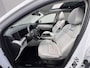 Hyundai Tucson 1.6 T-GDI PHEV Premium Sky 4WD / Accu SoH 100 % / Panorama schuifdak / Wit leder / HUD / Camera / Elektr. stoelen & klep / Stoelventilatie / Stuur-, stoel- en achterbankverwarming /19" LM wielen & All Season banden /