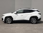 Hyundai Tucson 1.6 T-GDI PHEV Premium Sky 4WD / Accu SoH 100 % / Panorama schuifdak / Wit leder / HUD / Camera / Elektr. stoelen & klep / Stoelventilatie / Stuur-, stoel- en achterbankverwarming /19" LM wielen & All Season banden /