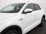 Volkswagen T-Roc 1.5 TSI 150pk Automaat R-Line Edition Navigatie Apple Carplay/Android Auto Camera Climate Control Electrisch te openen achterklep Dab Verwarmbare stoelen