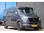 Mercedes-Benz Sprinter 319 3.0 CDI V6 L2H1 MARGE! AUT. LED, 2X SCHUIFDEUR, 3.5T TREKHAAK, LEDER, ADAPT. CRUISE, 360 CAMERA, NAVI, CLIMA, STOELVERWARMING