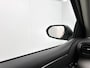 Toyota Yaris 1.5 Hybrid Executive | Lichte kleur half lederen bekleding | Dodehoek detectie | Head-Up Display | Stoel+Stuurverwarming | Parkeersensoren voor+achter | Navigatie | Apple CarPlay/Android Auto |