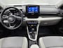Toyota Yaris 1.5 Hybrid Executive | Lichte kleur half lederen bekleding | Dodehoek detectie | Head-Up Display | Stoel+Stuurverwarming | Parkeersensoren voor+achter | Navigatie | Apple CarPlay/Android Auto |