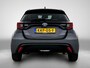 Toyota Yaris 1.5 Hybrid Executive | Lichte kleur half lederen bekleding | Dodehoek detectie | Head-Up Display | Stoel+Stuurverwarming | Parkeersensoren voor+achter | Navigatie | Apple CarPlay/Android Auto |