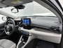 Toyota Yaris 1.5 Hybrid Executive | Lichte kleur half lederen bekleding | Dodehoek detectie | Head-Up Display | Stoel+Stuurverwarming | Parkeersensoren voor+achter | Navigatie | Apple CarPlay/Android Auto |