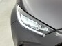 Toyota Yaris 1.5 Hybrid Executive | Lichte kleur half lederen bekleding | Dodehoek detectie | Head-Up Display | Stoel+Stuurverwarming | Parkeersensoren voor+achter | Navigatie | Apple CarPlay/Android Auto |