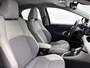 Toyota Yaris 1.5 Hybrid Executive | Lichte kleur half lederen bekleding | Dodehoek detectie | Head-Up Display | Stoel+Stuurverwarming | Parkeersensoren voor+achter | Navigatie | Apple CarPlay/Android Auto |