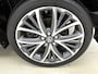 Toyota Yaris 1.5 Hybrid Executive | Lichte kleur half lederen bekleding | Dodehoek detectie | Head-Up Display | Stoel+Stuurverwarming | Parkeersensoren voor+achter | Navigatie | Apple CarPlay/Android Auto |