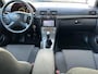 Toyota Avensis Wagon 2.0 VVTi Luna Business Clima Cruise Park.Sens Trekhaak NAP NL-Auto!