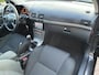 Toyota Avensis Wagon 2.0 VVTi Luna Business Clima Cruise Park.Sens Trekhaak NAP NL-Auto!