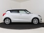 Suzuki Swift 1.2 Select Smart Hybrid | Dealer onderhouden | Dodehoek detectie | Stoelverwarming | Pakeersensoren achter | Achteruitrijcamera | Cruise Control Adaptive | Navigatie | Apple CarPlay/Android Auto |