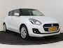Suzuki Swift 1.2 Select Smart Hybrid | Dealer onderhouden | Dodehoek detectie | Stoelverwarming | Pakeersensoren achter | Achteruitrijcamera | Cruise Control Adaptive | Navigatie | Apple CarPlay/Android Auto |