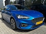 Ford Focus 1.0 Hybrid ST Line X | ELEK. SCHUIF/KANTELDAK| HEAD-UP DISPLAY| ADAPTIEVE CRUISE CONTROL| B&O SOUND| STOEL, STUUR EN VOORRUITVERWARMING| DODEHOEK DETECTIE| COMFORTSTOELEN| FULL LED| DRAADLOZE TELEFOONLADER| KEYLESS ENTRY & START| DEALER ONDERHOUDEN|