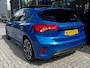 Ford Focus 1.0 Hybrid ST Line X | ELEK. SCHUIF/KANTELDAK| HEAD-UP DISPLAY| ADAPTIEVE CRUISE CONTROL| B&O SOUND| STOEL, STUUR EN VOORRUITVERWARMING| DODEHOEK DETECTIE| COMFORTSTOELEN| FULL LED| DRAADLOZE TELEFOONLADER| KEYLESS ENTRY & START| DEALER ONDERHOUDEN|