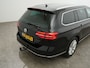 Volkswagen Passat Variant 1.5 TSI 150PK HIGHLINE DSG | Trekhaak | Leer/Alcantara | Zeer goed onderhouden
