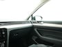 Volkswagen Passat Variant 1.5 TSI 150PK HIGHLINE DSG | Trekhaak | Leer/Alcantara | Zeer goed onderhouden