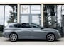 Peugeot 308 SW 1.2 Hybrid 136 e-DCS6 Aut. | Allure | Navigatie | Apple CarPlay | 360 Graden Camera | Adaptieve Cruise Control | 17” LM Velgen | Sportstoelen | LED | Keyless |