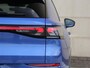 Volkswagen T-Roc 1.5 eTsi Style First Edition 116 pk DSG | Black style | Panoramadak | Navigatie | Camera | LED plus | Stoelverwarming en massage