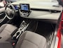 Toyota Corolla 2.0 HYBRID DYNAMIC 153 PK CRUISE CONTROL STUUR EN VOORRUITVERWARMING RIJSTROOKSENSOREN DODEHOEKSENSOREN ACHTERUITRIJCAMERA ZEER MOOI !!