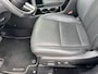 Hyundai Kona 1.6 GDI HEV Premium Sky / Fabrieksgarantie tot 10-2028 / Schuifdak / Leder / Camera 360° / Elektr. stoelen en klep / Stoelventilatie / Stuur-, stoel- en achterbankverwarming / Navi / Apple Carplay Android / 18"  LM wielen /