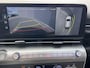 Hyundai Kona 1.6 GDI HEV Premium Sky / Fabrieksgarantie tot 10-2028 / Schuifdak / Leder / Camera 360° / Elektr. stoelen en klep / Stoelventilatie / Stuur-, stoel- en achterbankverwarming / Navi / Apple Carplay Android / 18"  LM wielen /