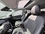 Hyundai Kona 1.6 GDI HEV Premium Sky / Fabrieksgarantie tot 10-2028 / Schuifdak / Leder / Camera 360° / Elektr. stoelen en klep / Stoelventilatie / Stuur-, stoel- en achterbankverwarming / Navi / Apple Carplay Android / 18"  LM wielen /