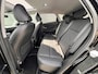 Hyundai Kona 1.6 GDI HEV Premium Sky / Fabrieksgarantie tot 10-2028 / Schuifdak / Leder / Camera 360° / Elektr. stoelen en klep / Stoelventilatie / Stuur-, stoel- en achterbankverwarming / Navi / Apple Carplay Android / 18"  LM wielen /