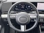 Hyundai Kona 1.6 GDI HEV Premium Sky / Fabrieksgarantie tot 10-2028 / Schuifdak / Leder / Camera 360° / Elektr. stoelen en klep / Stoelventilatie / Stuur-, stoel- en achterbankverwarming / Navi / Apple Carplay Android / 18"  LM wielen /