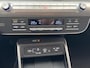 Hyundai Kona 1.6 GDI HEV Premium Sky / Fabrieksgarantie tot 10-2028 / Schuifdak / Leder / Camera 360° / Elektr. stoelen en klep / Stoelventilatie / Stuur-, stoel- en achterbankverwarming / Navi / Apple Carplay Android / 18"  LM wielen /