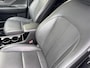 Hyundai Kona 1.6 GDI HEV Premium Sky / Fabrieksgarantie tot 10-2028 / Schuifdak / Leder / Camera 360° / Elektr. stoelen en klep / Stoelventilatie / Stuur-, stoel- en achterbankverwarming / Navi / Apple Carplay Android / 18"  LM wielen /