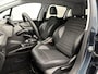 Peugeot 2008 SUV Allure 110pk | Lage kilometerstand! | Navigatie | Achteruitrijcamera | Climate Control | Cruise Control | Parkeersensoren | Half lederen sportstoelen | Apple Carplay / Android Auto | Bluetooth | Elektrisch inklapbare spiegels | Automatisch dimlicht | Regensensor | Donker getint glas | Dealeronderhouden | 16" lichtmetalen velgen |