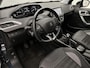 Peugeot 2008 SUV Allure 110pk | Lage kilometerstand! | Navigatie | Achteruitrijcamera | Climate Control | Cruise Control | Parkeersensoren | Half lederen sportstoelen | Apple Carplay / Android Auto | Bluetooth | Elektrisch inklapbare spiegels | Automatisch dimlicht | Regensensor | Donker getint glas | Dealeronderhouden | 16" lichtmetalen velgen |