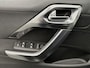 Peugeot 2008 SUV Allure 110pk | Lage kilometerstand! | Navigatie | Achteruitrijcamera | Climate Control | Cruise Control | Parkeersensoren | Half lederen sportstoelen | Apple Carplay / Android Auto | Bluetooth | Elektrisch inklapbare spiegels | Automatisch dimlicht | Regensensor | Donker getint glas | Dealeronderhouden | 16" lichtmetalen velgen |