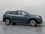 Peugeot 2008 SUV Allure 110pk | Lage kilometerstand! | Navigatie | Achteruitrijcamera | Climate Control | Cruise Control | Parkeersensoren | Half lederen sportstoelen | Apple Carplay / Android Auto | Bluetooth | Elektrisch inklapbare spiegels | Automatisch dimlicht | Regensensor | Donker getint glas | Dealeronderhouden | 16" lichtmetalen velgen |