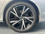 Volvo V90 2.0 T8 Plug-in hybrid AWD Ultimate Dark Volvo V90 2.0 T8 Recharge AWD Ultimate Dark / Pano. dak / Trekhaak / Harman kardon / Elek. verstelbare stoelen / Voor+achter+stuur verwarmd / Leder / Head-up display /