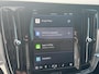 Volvo V90 2.0 T8 Plug-in hybrid AWD Ultimate Dark Volvo V90 2.0 T8 Recharge AWD Ultimate Dark / Pano. dak / Trekhaak / Harman kardon / Elek. verstelbare stoelen / Voor+achter+stuur verwarmd / Leder / Head-up display /