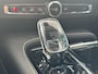 Volvo V90 2.0 T8 Plug-in hybrid AWD Ultimate Dark Volvo V90 2.0 T8 Recharge AWD Ultimate Dark / Pano. dak / Trekhaak / Harman kardon / Elek. verstelbare stoelen / Voor+achter+stuur verwarmd / Leder / Head-up display /