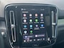 Volvo XC40 2.0 B4 Plus Black Edition / Pano. dak / Elek. verstelbare stoelen / Harman Kardon / Stoel+stuur verwarming / BLIS / Camera achter /