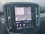 Volvo XC40 2.0 B4 Plus Black Edition / Pano. dak / Elek. verstelbare stoelen / Harman Kardon / Stoel+stuur verwarming / BLIS / Camera achter /