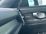 Volvo XC40 2.0 B4 Plus Black Edition / Pano. dak / Elek. verstelbare stoelen / Harman Kardon / Stoel+stuur verwarming / BLIS / Camera achter /