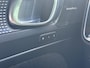 Volvo XC40 2.0 B4 Plus Black Edition / Pano. dak / Elek. verstelbare stoelen / Harman Kardon / Stoel+stuur verwarming / BLIS / Camera achter /