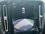 Volvo XC40 2.0 B4 Plus Black Edition / Pano. dak / Elek. verstelbare stoelen / Harman Kardon / Stoel+stuur verwarming / BLIS / Camera achter /