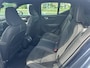 Volvo XC40 2.0 B4 Plus Black Edition / Pano. dak / Elek. verstelbare stoelen / Harman Kardon / Stoel+stuur verwarming / BLIS / Camera achter /