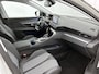 Peugeot 3008 SUV Allure 1.6 165pk Automaat | Lage kilometerstand! | 1550 kg Trekgewicht | Navigatie | Achteruitrijcamera | Climate Control | Cruise Control | Parkeersensoren v+a | Elektrisch inklapbare spiegels | Armsteun | Apple Carplay / Android Auto | Bluetooth | Donker getint glas | Trekhaak | 18" lichtmetalen velgen |